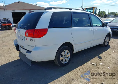 2010 Toyota Sienna Le z USA, uszkodzony, nr VIN 5TDKK4CC7AS325081